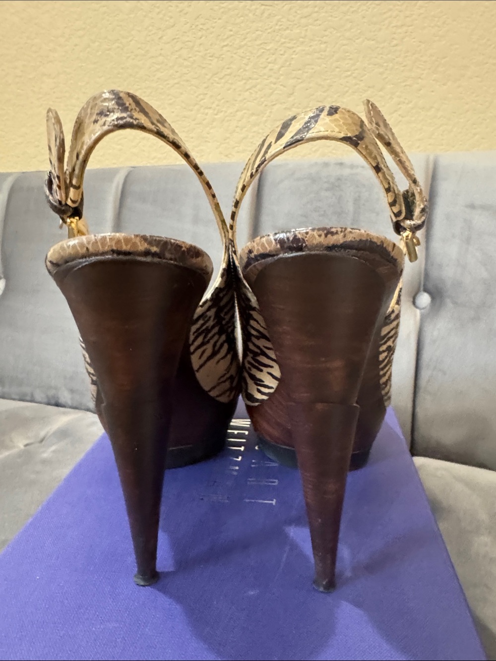 STUART WEITZMAN ZEBRA PLATFORM HEELS. - Picture 5 of 9